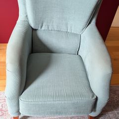 armchair (pale blue)