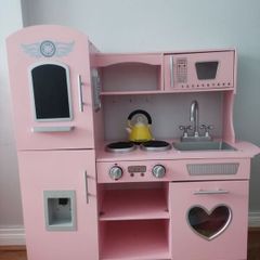 Girls pink kitchen