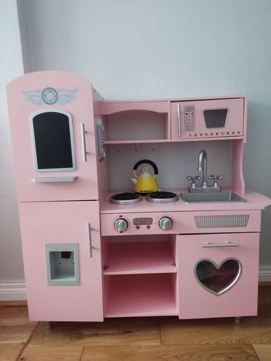 Girls pink kitchen