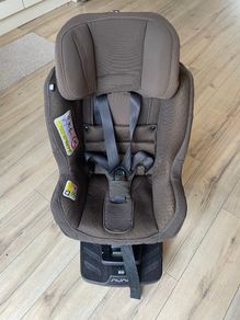Nuna swivel CAR SEAT