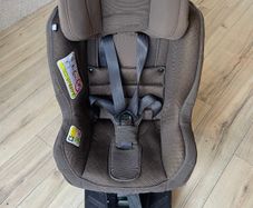 Nuna swivel CAR SEAT
