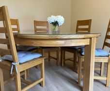Oak Round Table with 6 chairs