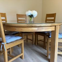 Oak Round Table with 6 chairs