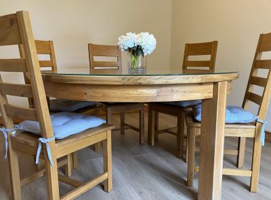 Oak Round Table with 6 chairs