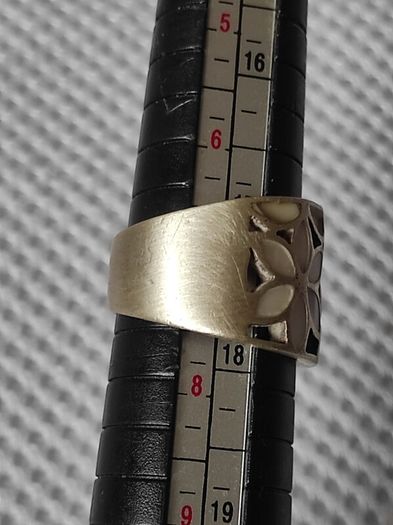 Sterling silver mother of pearl ring
