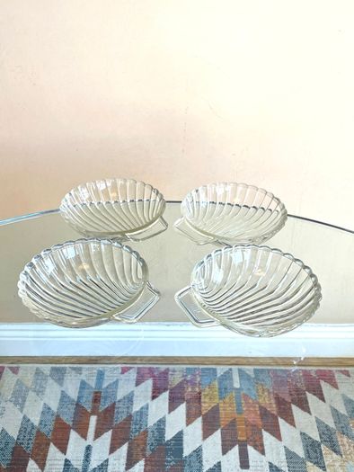 Set of 4 Vintage Pyrex Glass Shell Dishes Plates Bowls