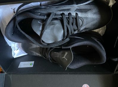 Puma soccer shoes (size 40 - 7.5)