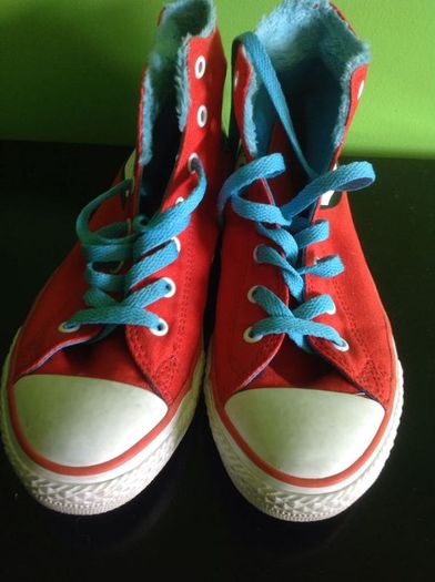 Converse cat in the hat chuck Taylor's size 3.5   Bought in universal studios