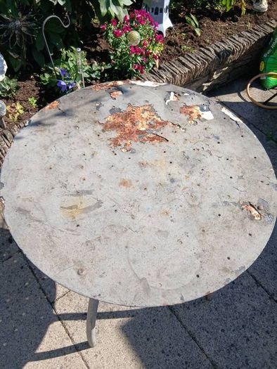 Free Metal Table