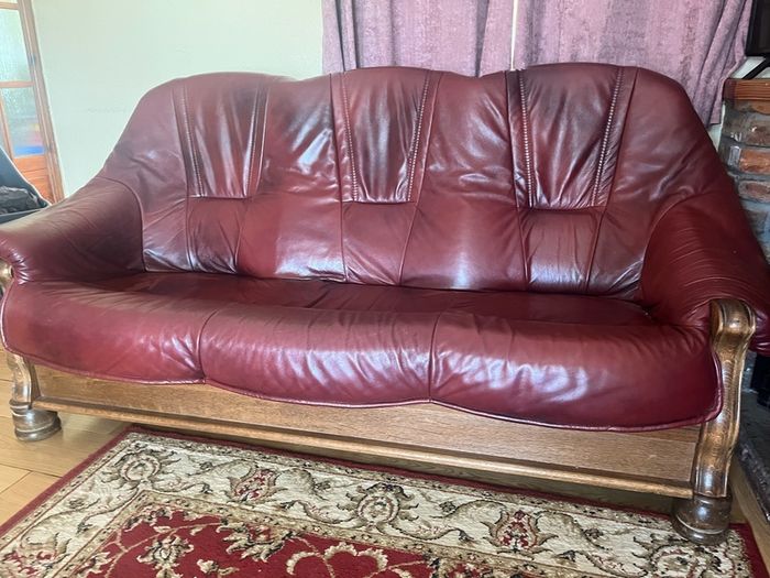 Leather & Walnut 3 piece Suite