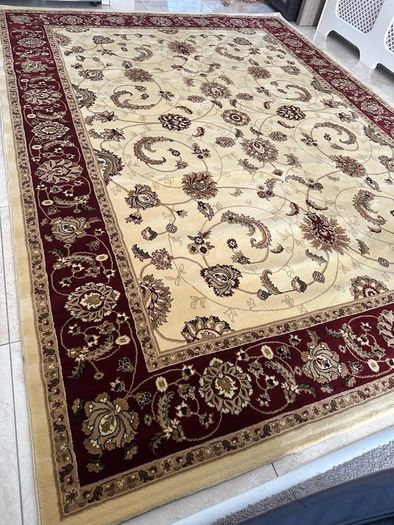 Large rug 240x330 brand new, very good guality