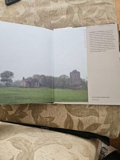 The Irish Aesthete Ruins Of Ireland. By Robert O' Byrne. First Edition Large Volume Hardback With Dustjacket In Good Condition.  See Photos For Same.