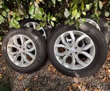 Genuine Land Rover Discovery 19 inch Alloys with Pirelli Scorpion Tyres. Excellent Tread