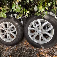 Genuine Land Rover Discovery 19 inch Alloys with Pirelli Scorpion Tyres. Excellent Tread
