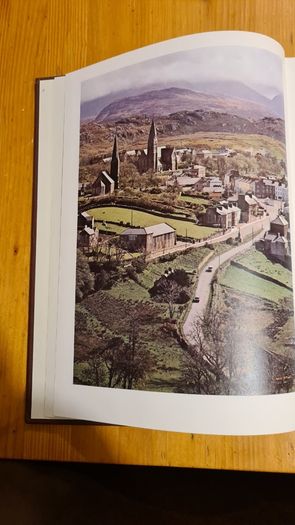The Country Life Picture Book Of Ireland. Beautiful Large Volume Hardback In Very Good Condition. 32.