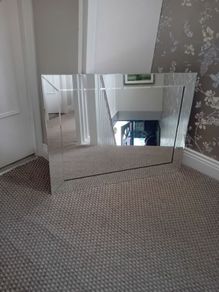 Bevelled mirror