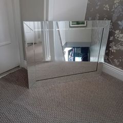 Bevelled mirror