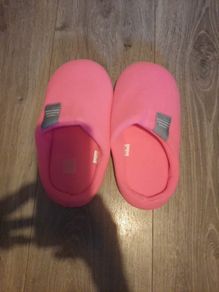 pink fleece slippers