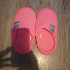 pink fleece slippers