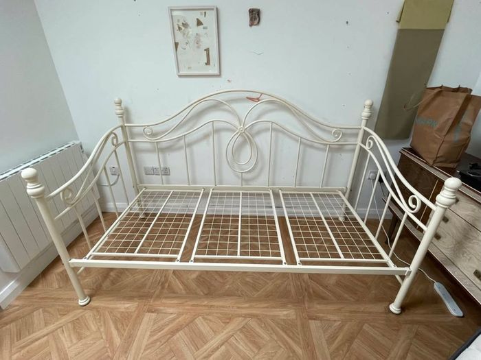 Cream Day Bed - Single