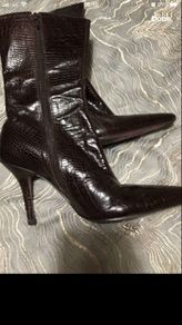 Ladies boots size 5