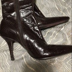 Ladies boots size 5