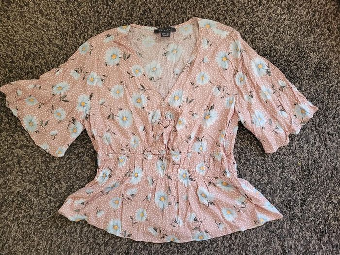 Bundle of women clothes size 12(40)