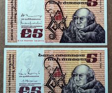 IRELAND - Lot Set of 2 Banknotes: 5 Pounds Punt 1976 1993 P 71b 71e (aUNC)