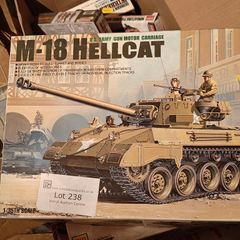 Academy WW2 USA M-18 Hellcat unmade 1:32 from 1986