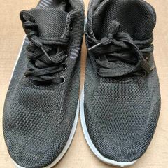 New Men's Black Trainers Size 44  Insole 27 cm  Lightweight