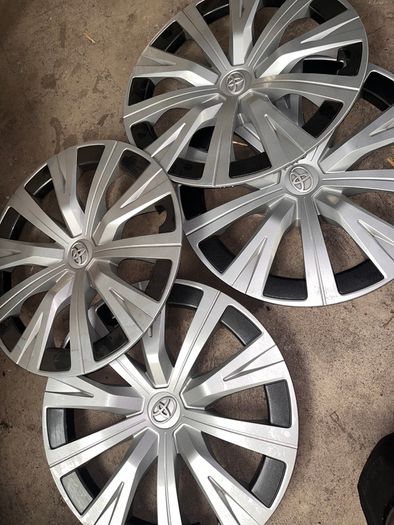 Toyota hubcaps