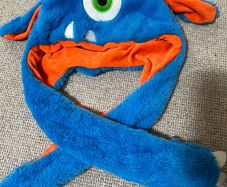 Moving Ear Monster Hat (7-9yrs)