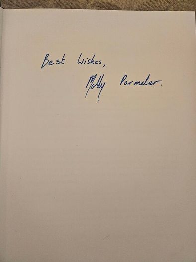 Molly's Style Icons. By Molly Parmeter. Signed First Edition Large Volume Hardback With Dustjacket In Good Condition.  See Photos For Same.