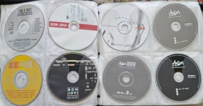 160 CD + Case. All CD's in perfect playable condition.
