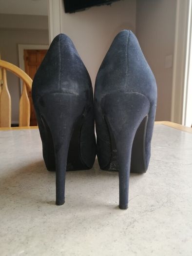 Dorothy Perkins round toe hight heel stilettos Size 5 UK women's suaede material Excellent condition worned a hand full of times 4.5 inch heel