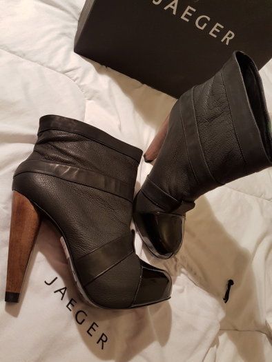 JAEGER Black Patent LEATHER Ankle Boots