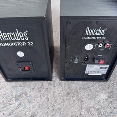 Hercules DJMonitor 32 speakers