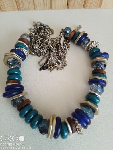An Authentic, signed  Kenneth Cole (New York) necklace..