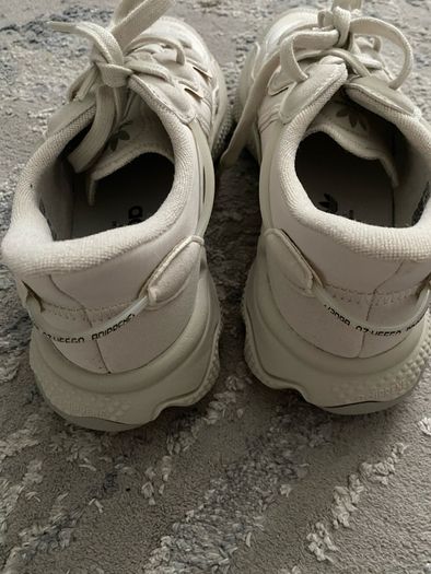 BNWT Adidas Ozweego Trainers size 6