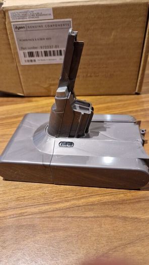 Dyson battery V8