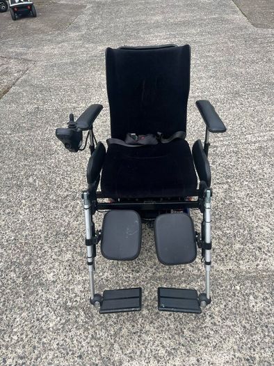 Electric wheelchair