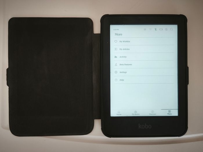 Kobo eReader 16GB + Case  Excellent Condition