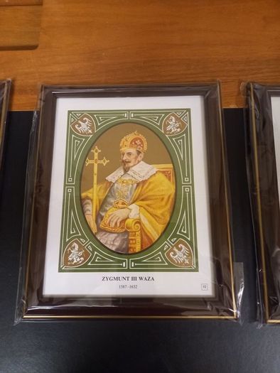 polish pictures in frames with glass