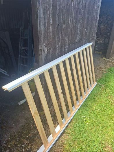 single wooden bed