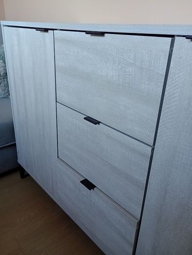Sideboard with three drawers and two cupboards
