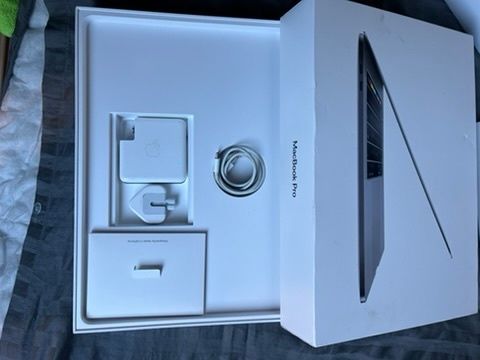 Macbook Pro 15 2018 - 250GB 16GB Ram