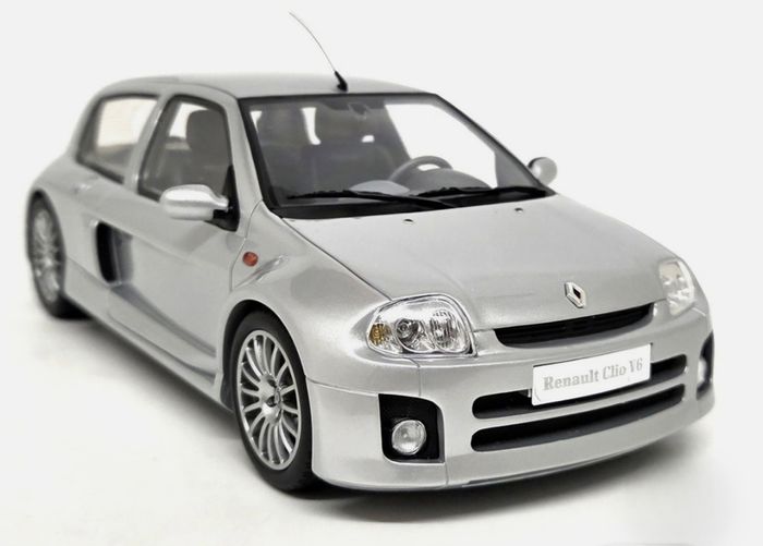 Renault Clio V6 Phase 1 2001 - 1/18 - NEW in BOX