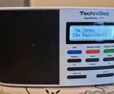 DAB/FM TechniSat DigitRadio 211, as new, good working order.