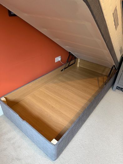 Single ottoman bedframe