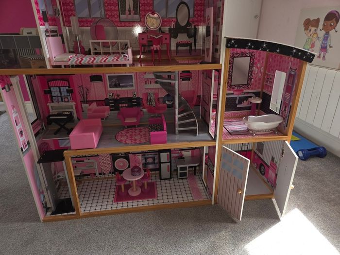 Barbie dreamhouse